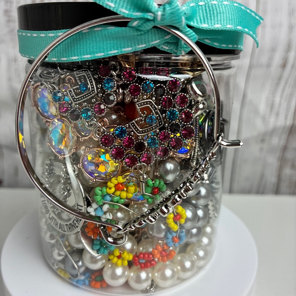 Mystery Treasure 16 oz Jar - Lot 0255